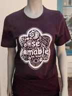 Sé Amable Unisex Tee - Oxblood