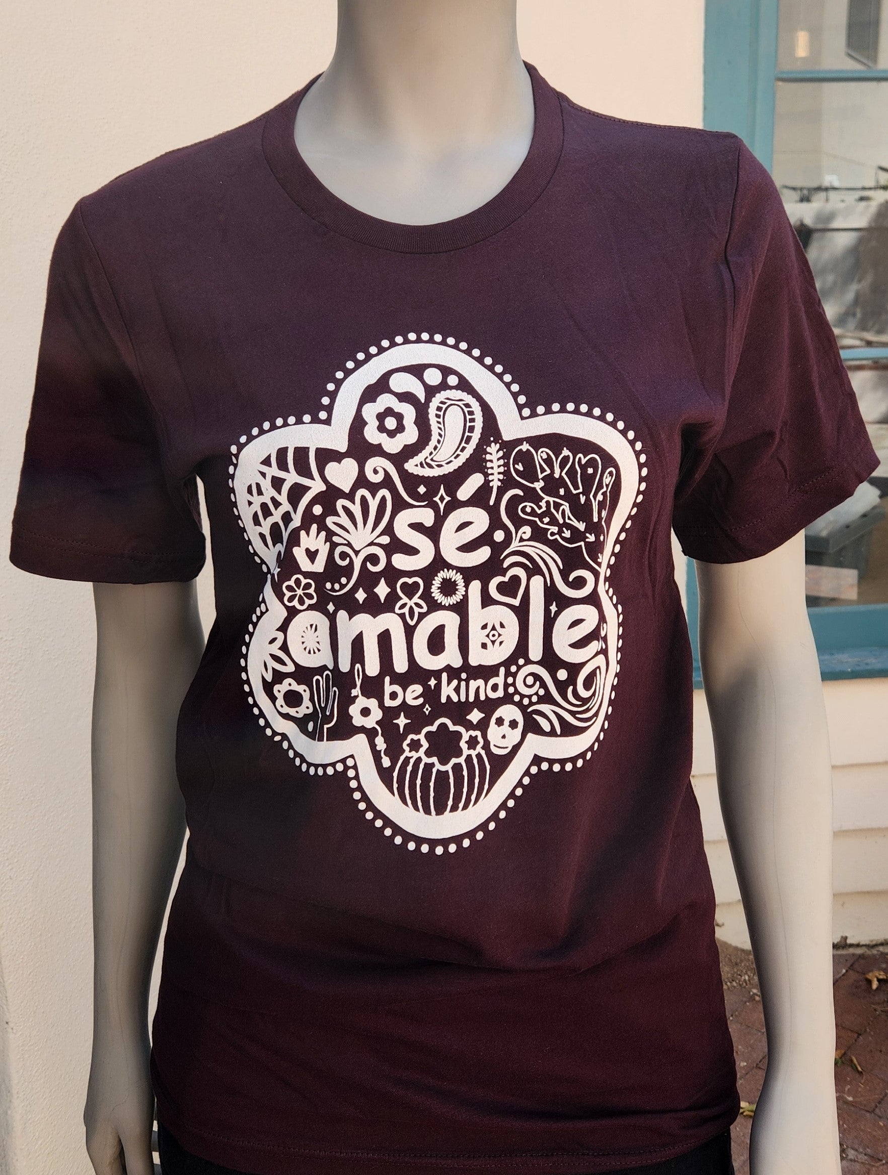 Sé Amable Unisex Tee - Oxblood